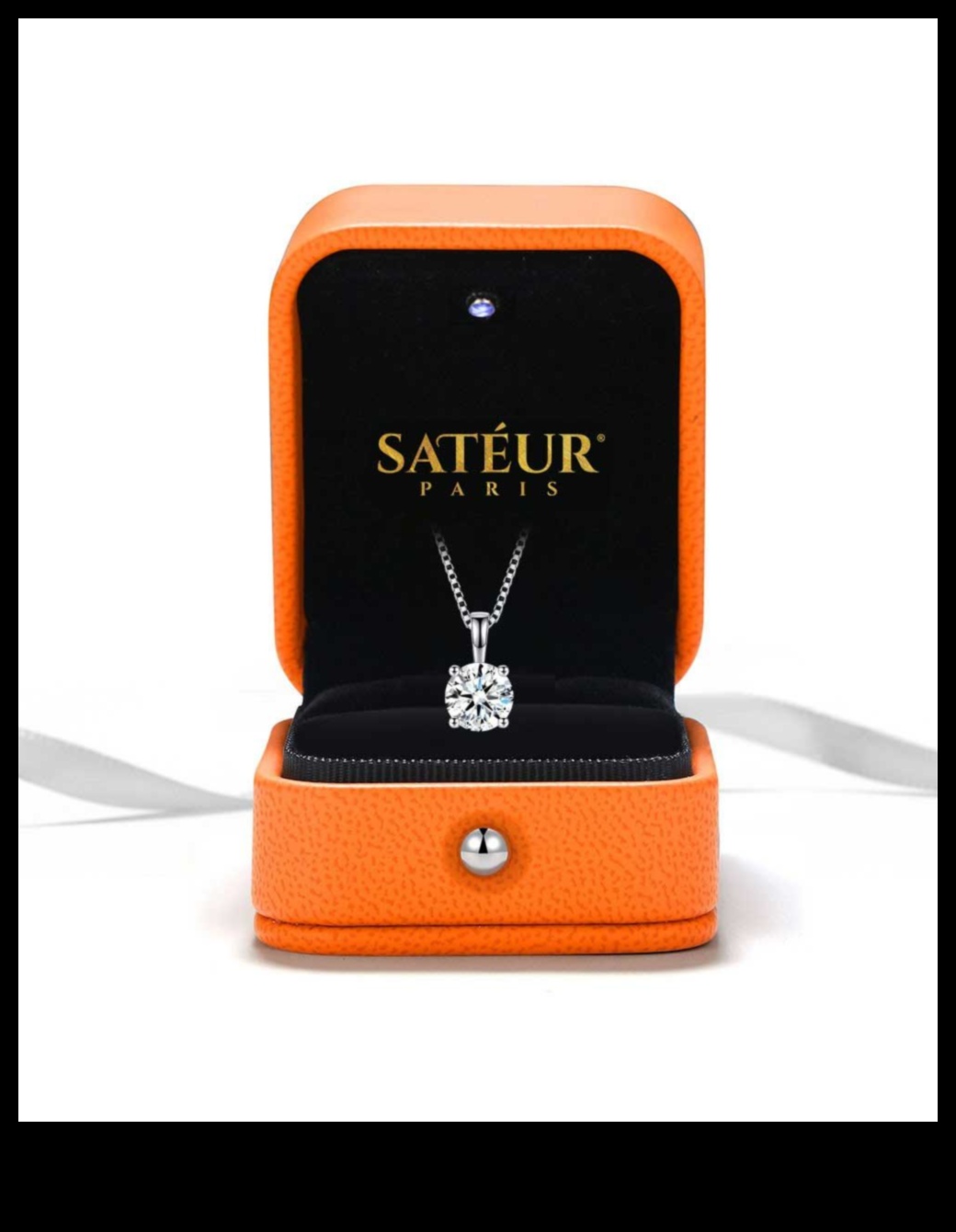 التألق المميز: تألق بشكل مشرق مع أنماط القلادة المميزة لدينا