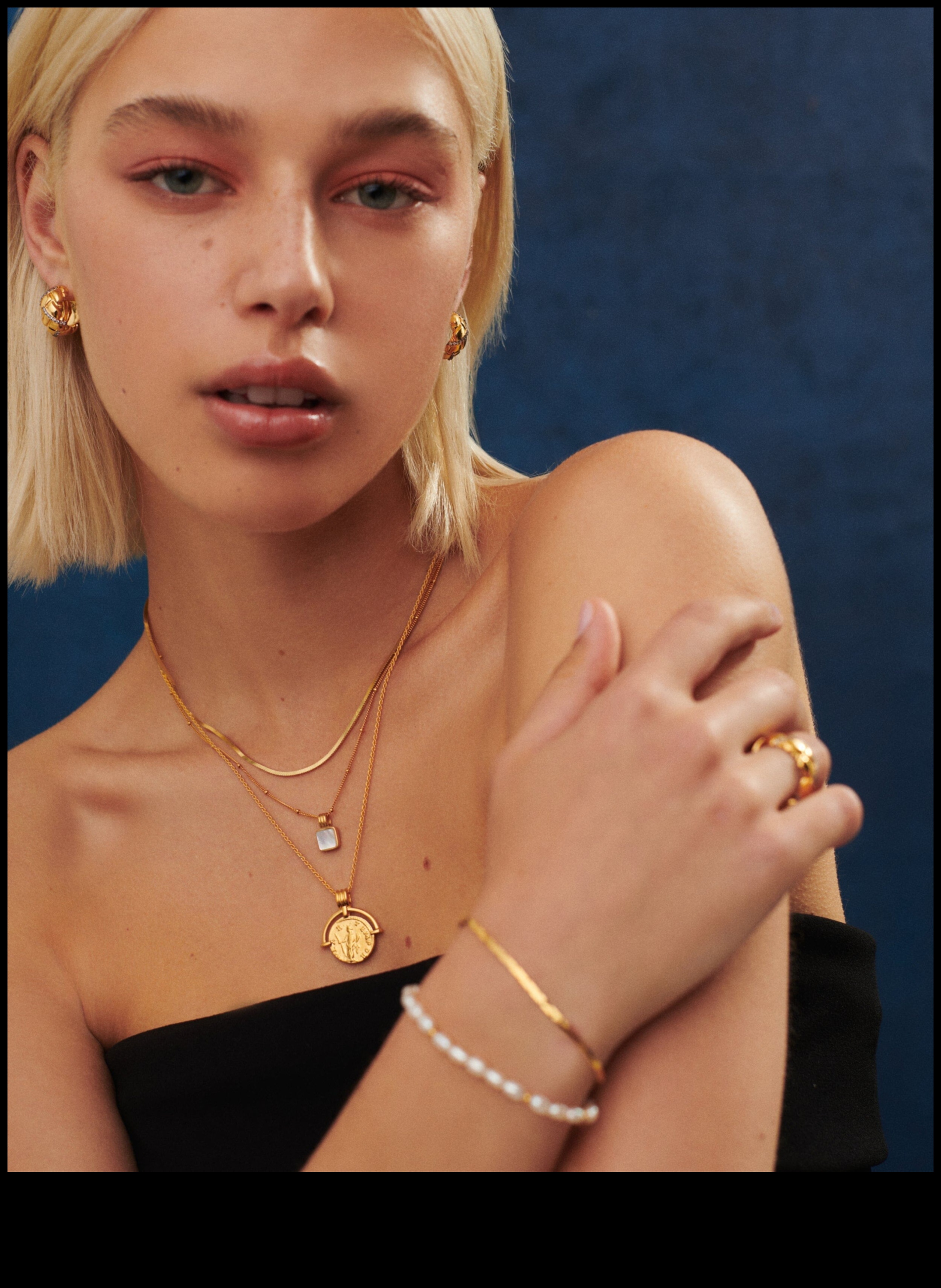 التألق المميز: تألق بشكل مشرق مع أنماط القلادة المميزة لدينا