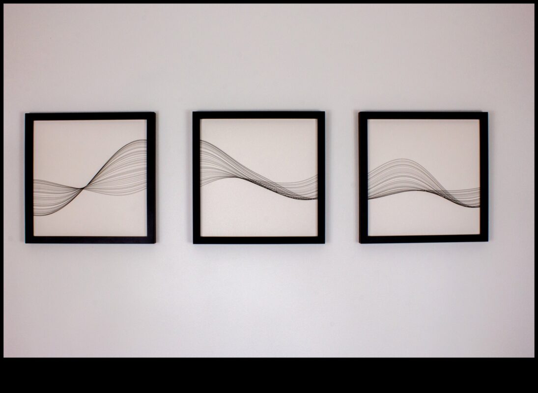 بالكاد هناك: انغمس في جاذبية فن الحبر البسيط والدقيق