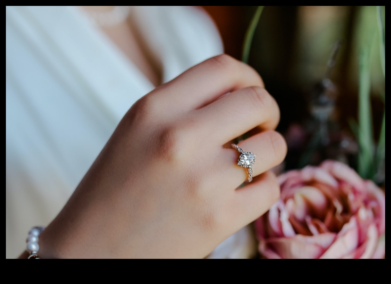 Ring Radiance مجموعة مبهرة من الخواتم لتضيء أصابعك. 3 إشعاع الخاتم: أضيئ أصابعك بمجموعتنا المبهرة