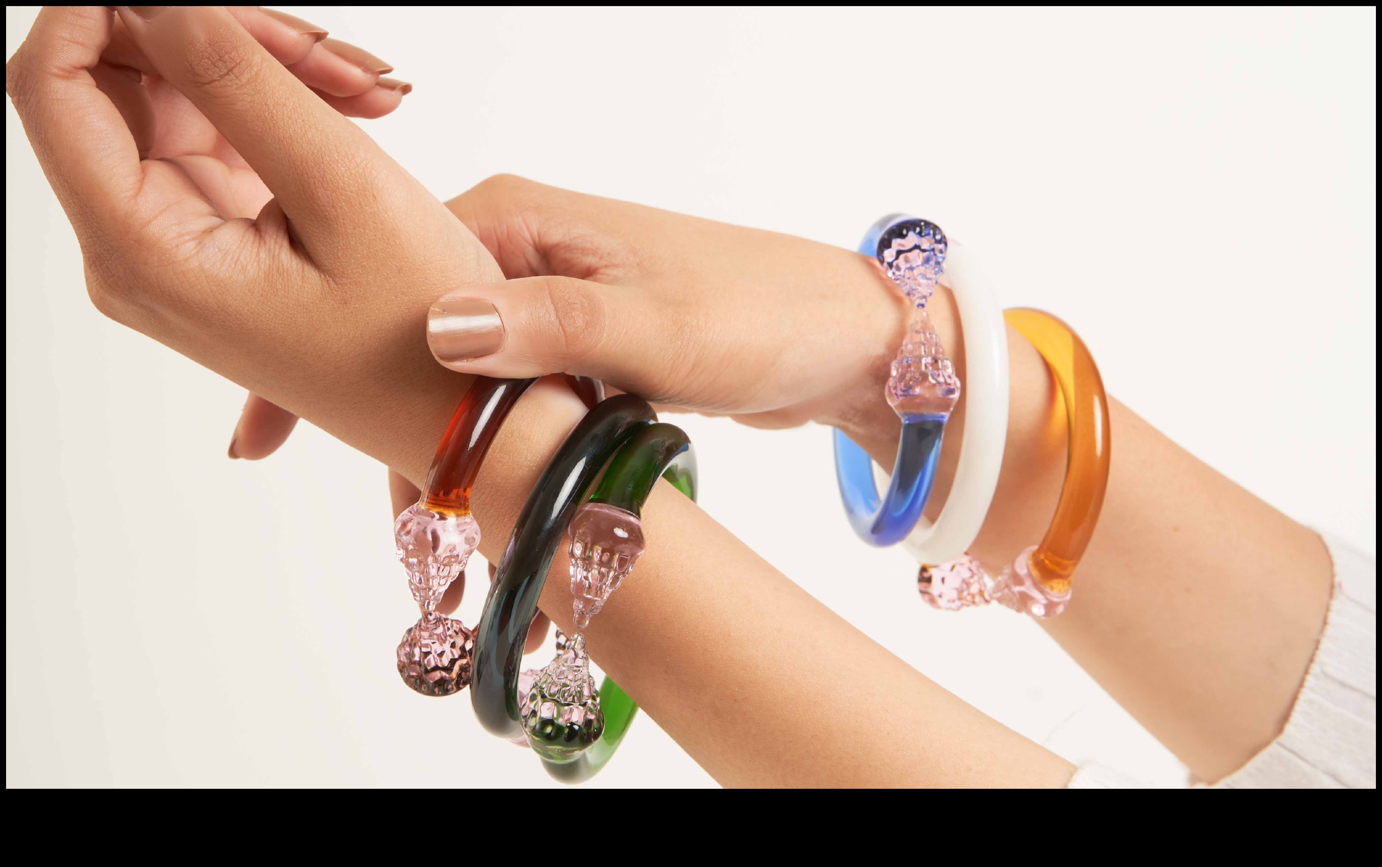 إطلاق العنان للسحر: لف معصمك بأرقى أنماط الأساور