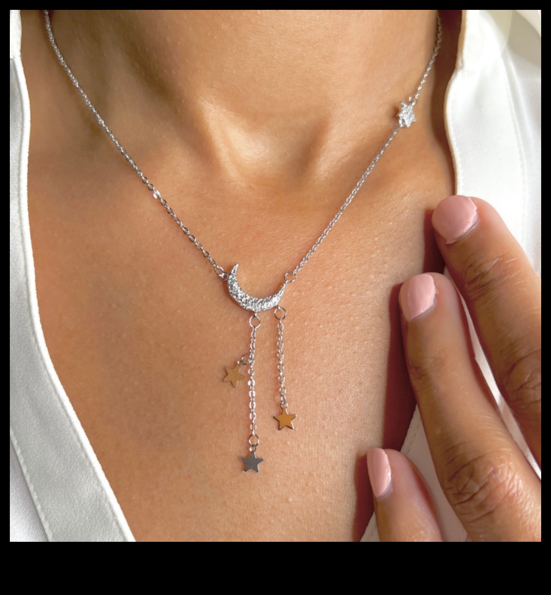 مجموعة قلادة Galaxy A Starry Night اللامعة لإضاءة رقبتك 3 المجرة المتلألئة: قم بإضاءة رقبتك بالتوهج النجمي لقلائدنا