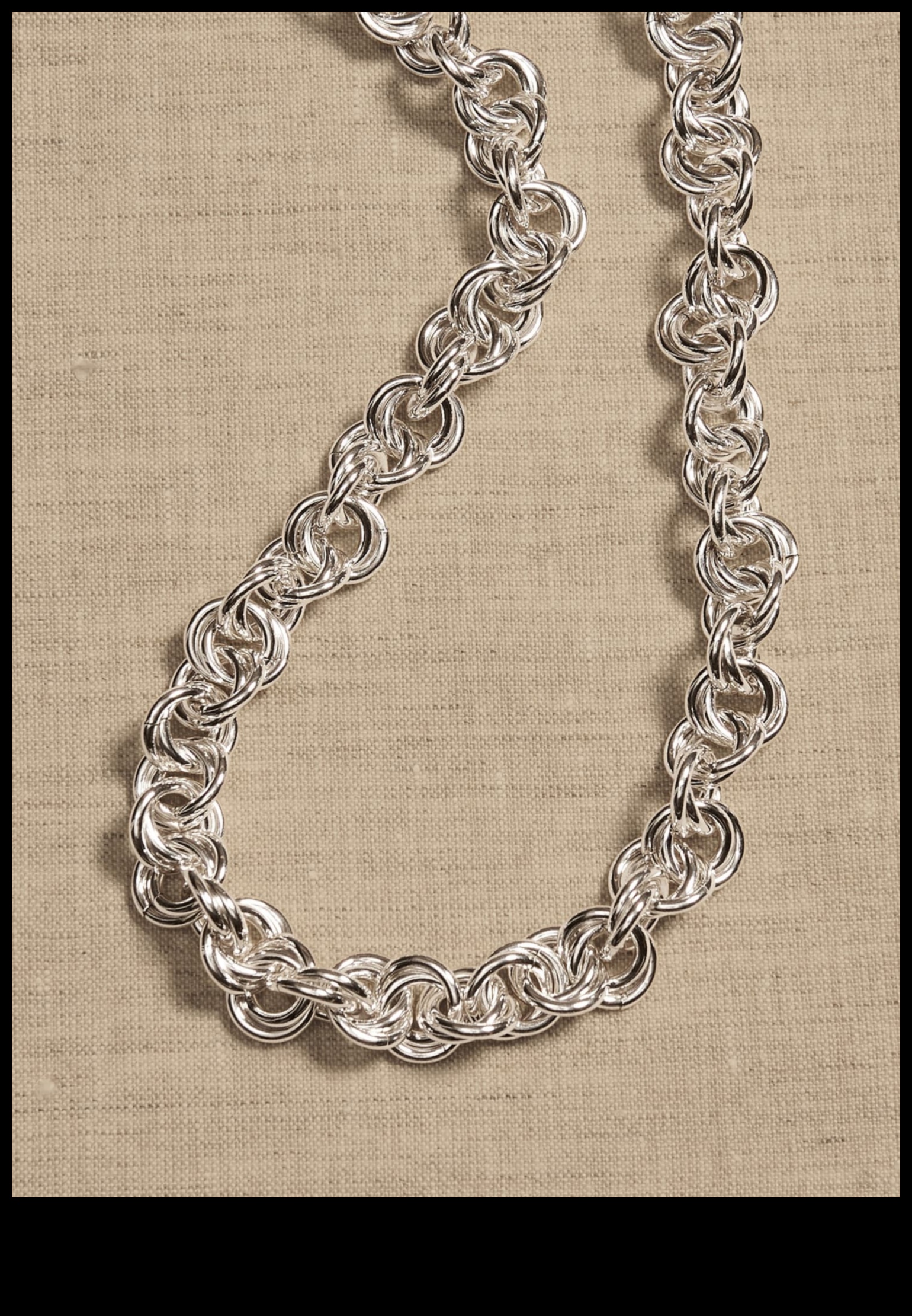 روابط لامعة ارفع من أسلوبك من خلال مجموعة المختنقات الخاصة بنا 3 روابط لامعة: اربط أسلوبك مع بريق إبداعات القلادة لدينا