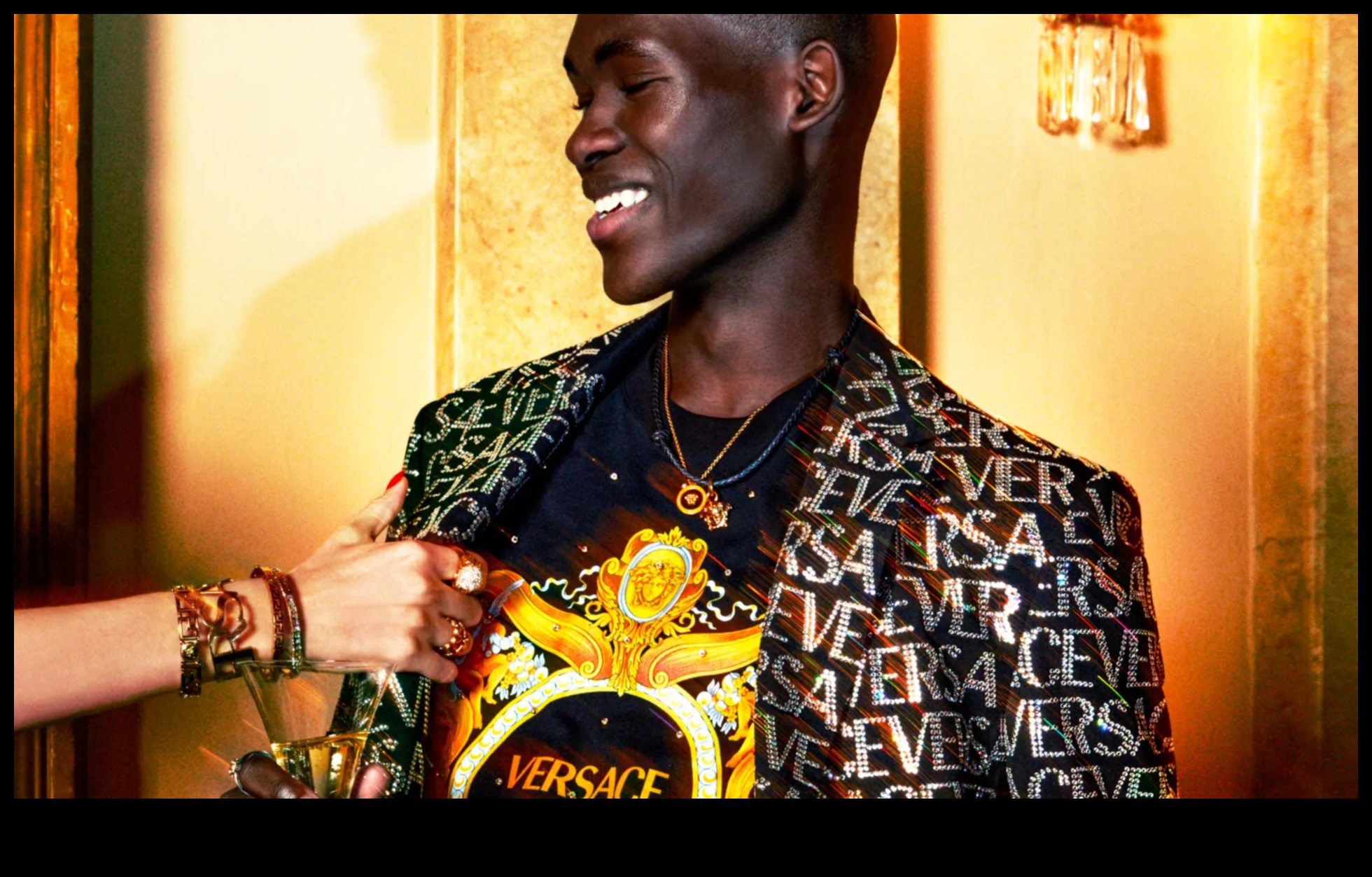 زينة رجالية جريئة وذات علامة تجارية تُلفت الأنظار 4 جريئة وذات علامة تجارية: تألقي بزينة الرجال