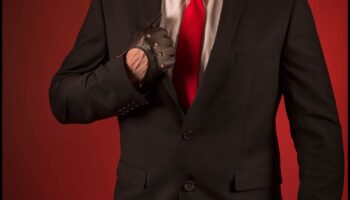 جريئة وذات علامة تجارية: تألقي بزينة الرجال