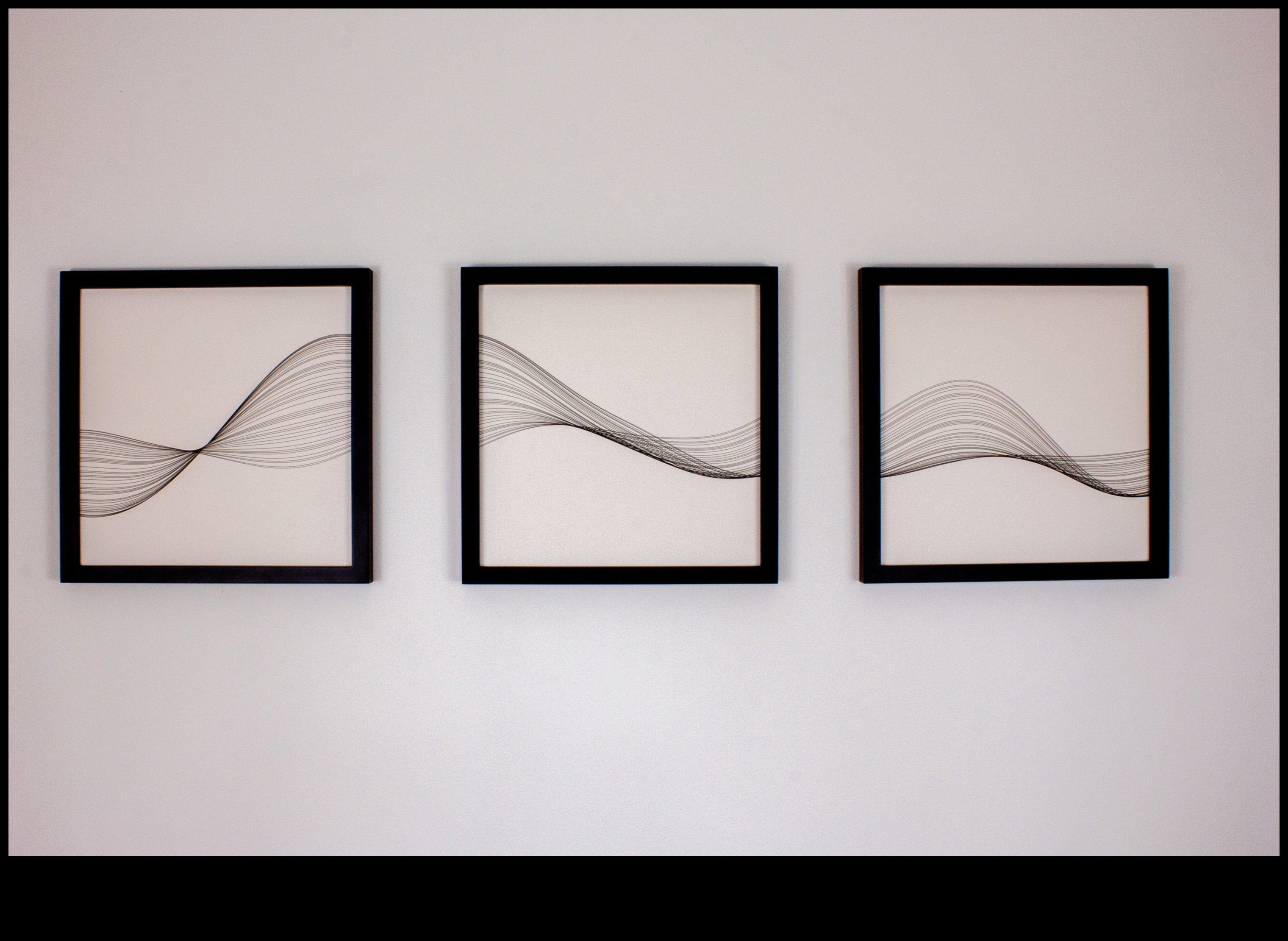 بالكاد هناك: انغمس في جاذبية فن الحبر البسيط والدقيق