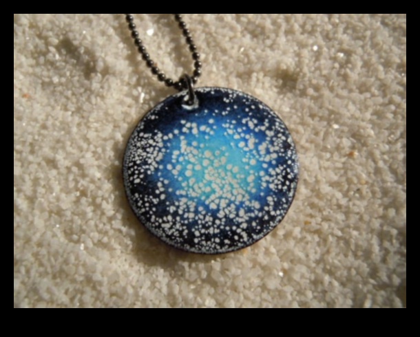 مجموعة قلادة Galaxy A Starry Night اللامعة لإضاءة رقبتك 1 المجرة المتلألئة: قم بإضاءة رقبتك بالتوهج النجمي لقلائدنا